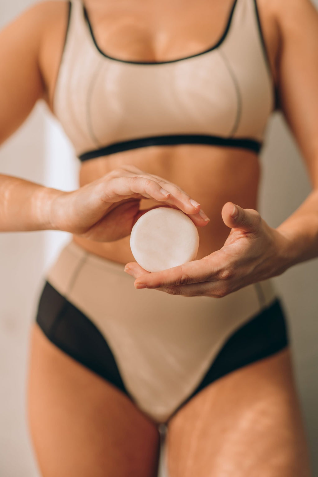 Intimate wash bar — packaging-free